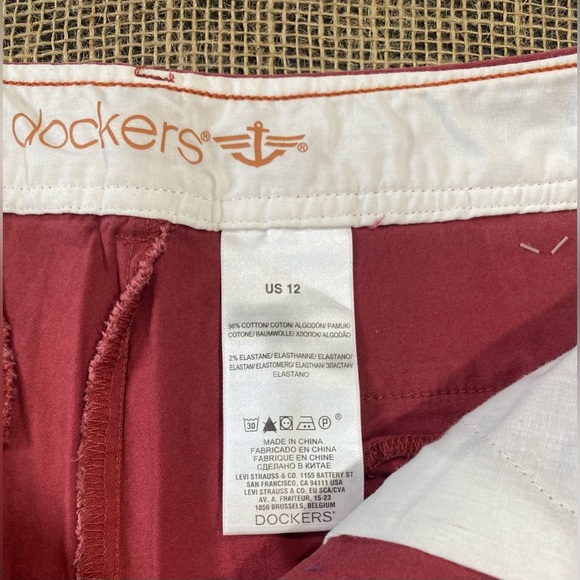 Dockers Cranberry Cargo Shorts, Sz 12, Button & Zip, Pockets, Cotton/Elastane - Picture 3 of 6